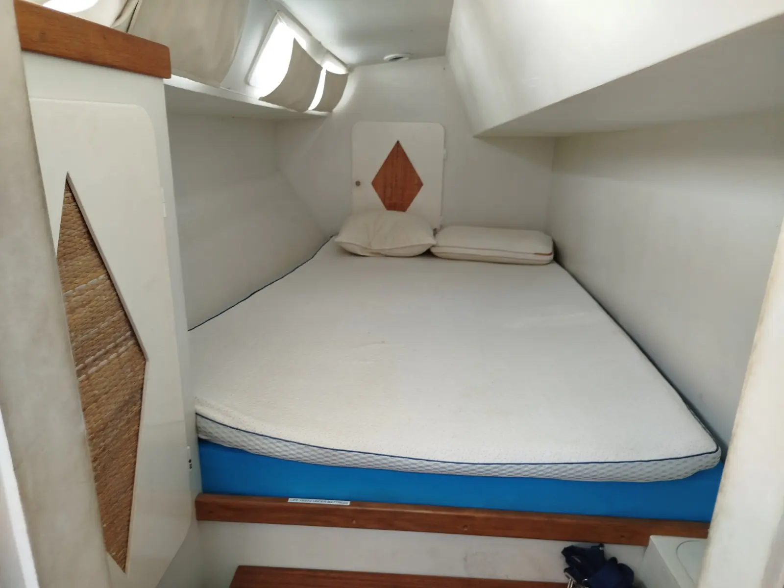 Mirabo expedition sailing boat