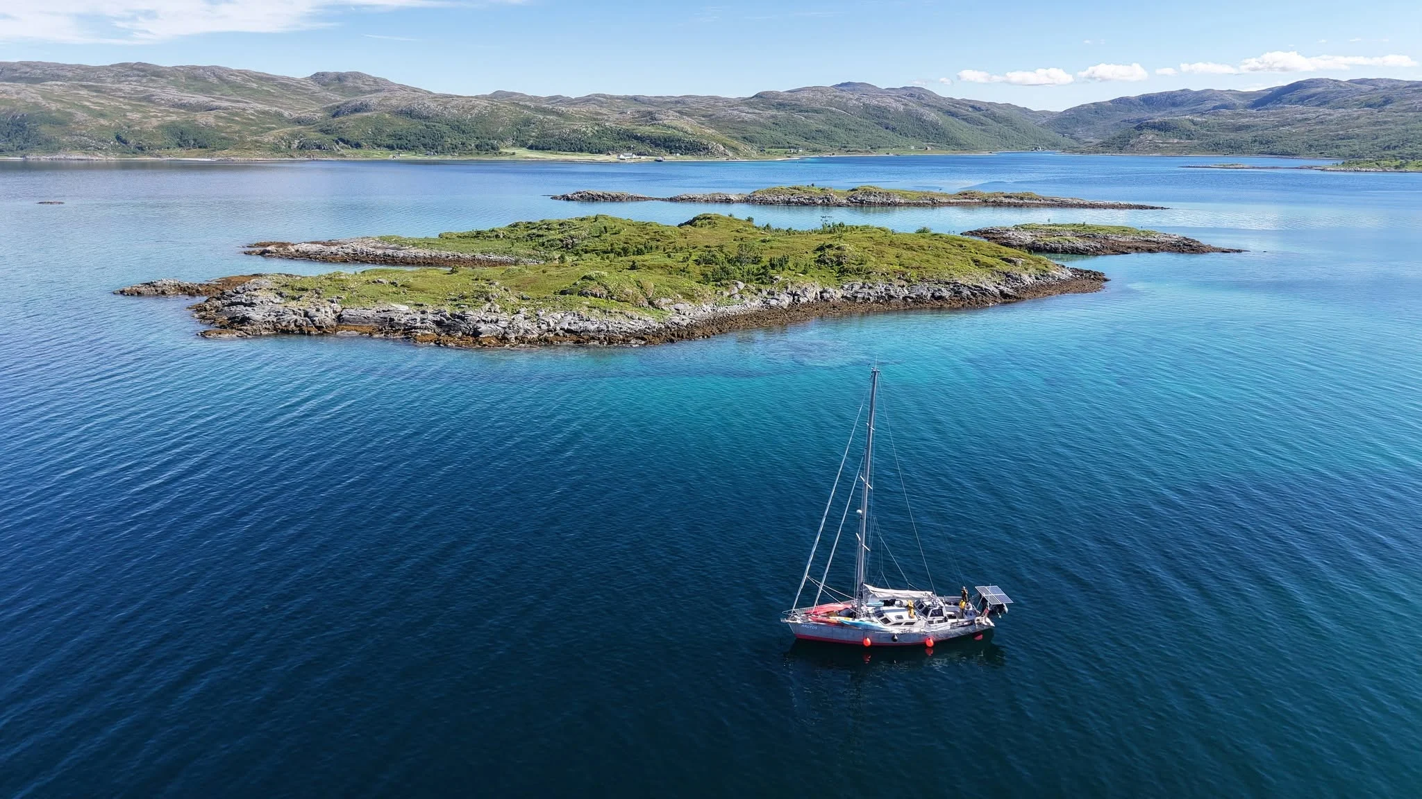 Arctos in a northern sailing landscape