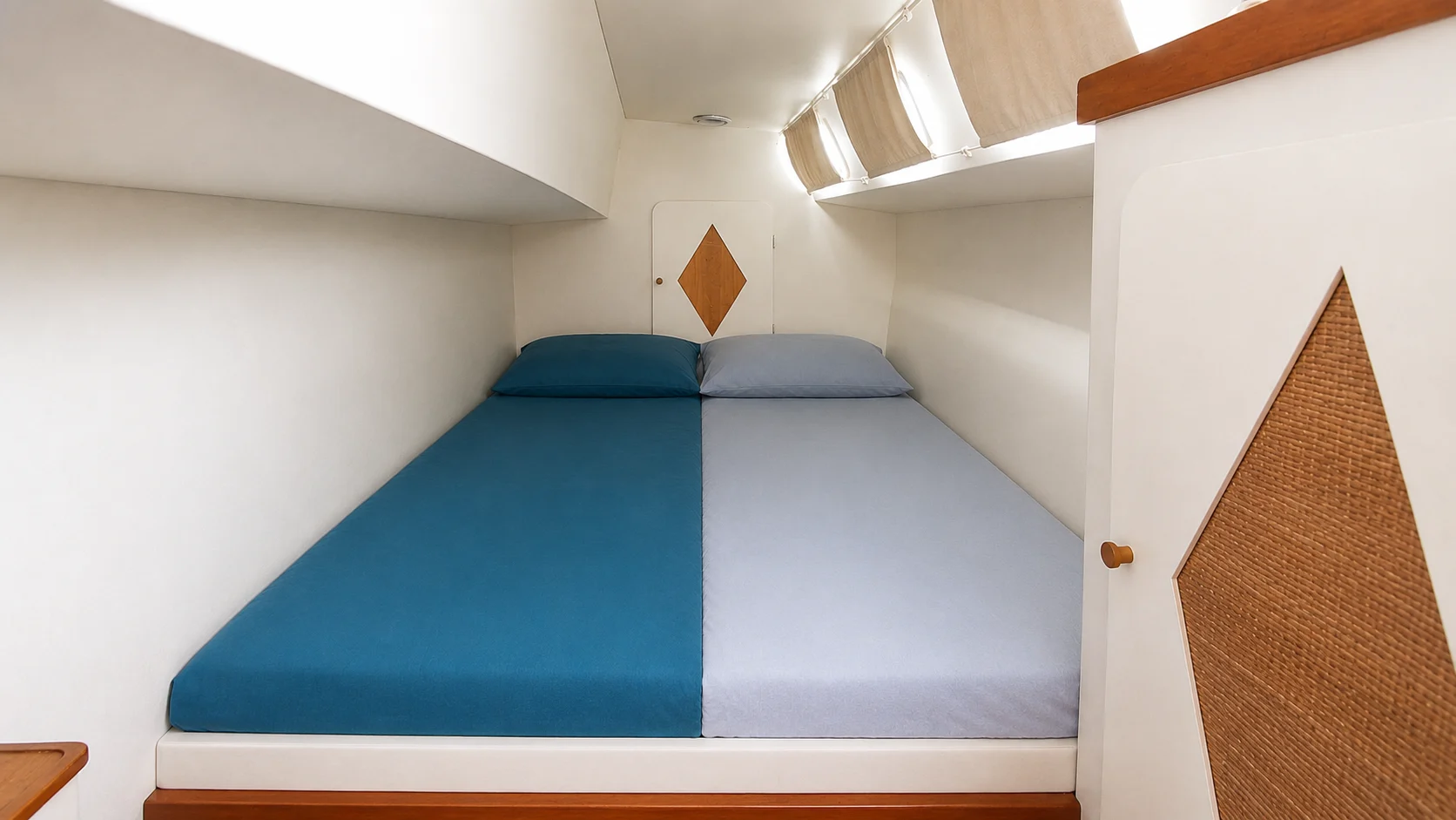 Mirabo expedition sailing boat